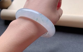 糯冰种翡翠手镯好吗冰糯翡翠手镯咋养