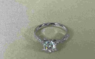 一克拉钻石大概价格多少钱啊,一克拉钻石大概价格多少钱