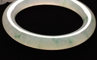 怎么看翡翠手镯的好坏,翡翠手镯怎么分好坏