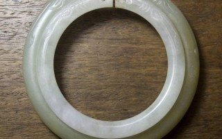 包含乾隆翡翠手镯多少钱的词条