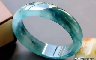 翡翠手镯里有杂质2万的翡翠手镯