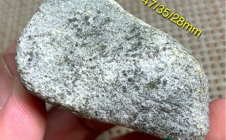 翡翠原石皮壳表现,翡翠原石皮壳表现有白咖是什么意思