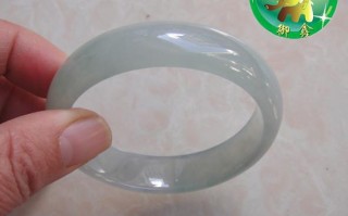 翡翠手镯棉线有什么影响,翡翠手镯有棉线图