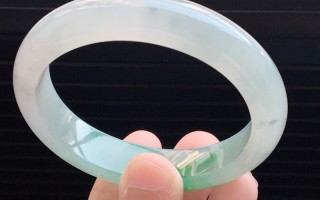 黄龙玉的目前市场价格怎么样?翡翠鉴定翡翠手镯鉴定