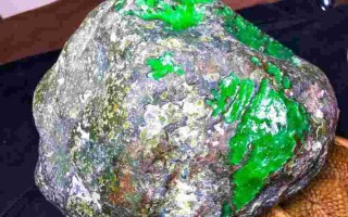 缅甸红翡翠原石价格及图片缅甸红翡翠原石价格