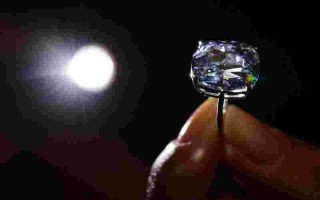 女人戴钻石好还是黄金好钻石为什么说是骗局