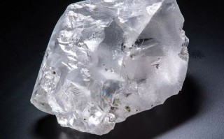 鉴别钻石原石的最简单方法是什么,鉴别钻石原石的最简单方法