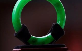 好的翡翠价格一千多翡翠手镯好吗