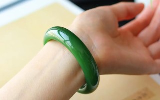 和田玉翡翠手镯价格,手镯和田玉的好还是翡翠的好