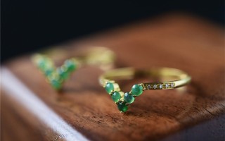 翡翠镶钻戒指 价格,金镶翡翠戒指价格