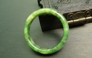 翡翠指环图片及价格表市面上翡翠指环是什么价格