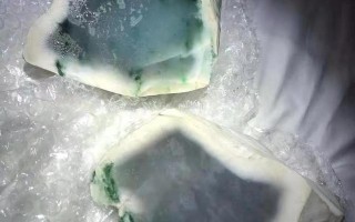 翡翠原石皮癣特点翡翠原石的癣是怎样形成的