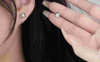 戴白金耳环有什么好处,戴白金的耳钉可以养耳洞吗