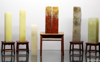 老人带翡翠手镯好还是玛瑙好,老人带什么玉比较好