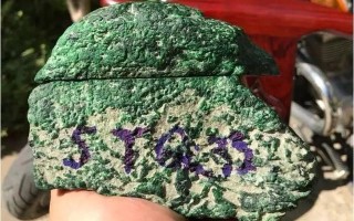 如何鉴别翡翠手镯真假茂名翡翠原石吊坠