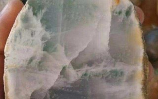 各种品质翡翠原石灯光翡翠原石用的是什么灯