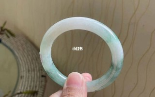 翡翠手镯里面有裂不抠手影响带吗?翡翠手镯有纹不扣手会断吗