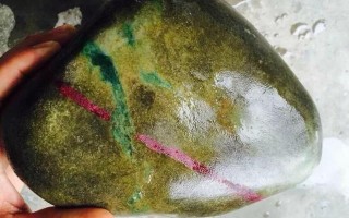 买的翡翠原石怎么卖出去2万买的翡翠原石