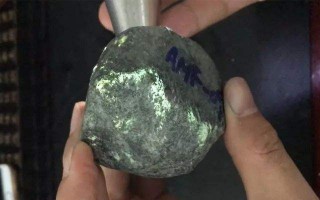 日本翡翠原石是怎样的?日本人买的翡翠原石是什么样