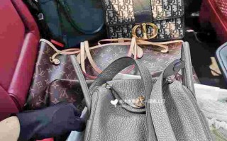 奢侈品包包回收上门,奢侈品包包回收上门可靠吗