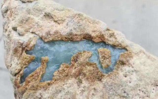 翁巴列冰种翡翠原石翁巴裂翡翠原石