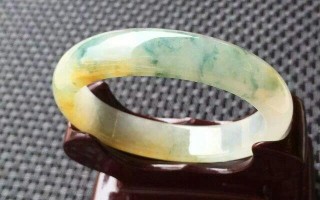 海口有翡翠手镯加工点吗,翡翠手镯带黄翡好不好