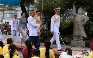 泰国国王每年要给玉佛寺玉佛换衣服是怎么回事？