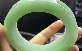 豆种翡翠果绿手镯什么价格的简单介绍