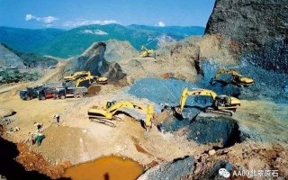 挖翡翠原石挖翡翠原石图片