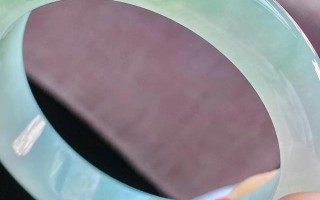 满绿豆种翡翠手镯图豆种飘阳绿翡翠手镯图片