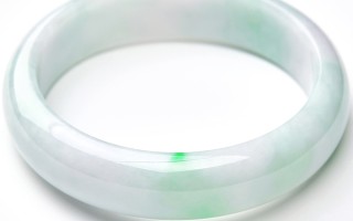 白色翡翠手镯鉴定老坑冰种翡翠