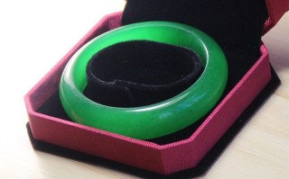 每天轻松学翡翠--翡翠手镯如何保养