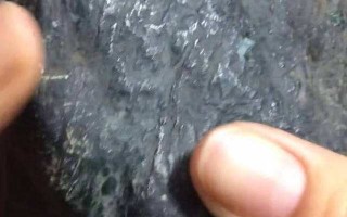 大黑皮翡翠原石切开,各种翡翠原石切片图片