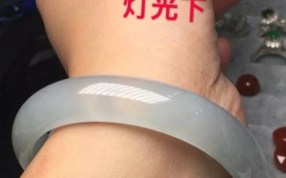 带的玉为啥会变黑,翡翠手镯变多样颜色是不是真的吗