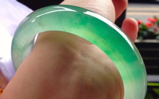 冰种飘绿翡翠----忽如一夜春风来