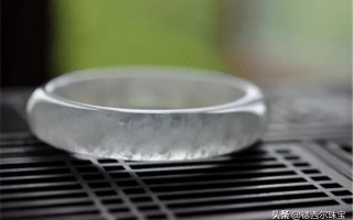 玉镯里的棉絮越戴越多,翡翠手镯有棉絮好不好