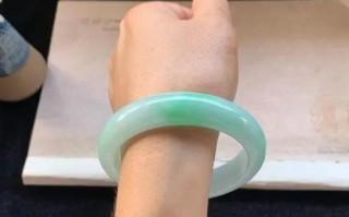 翡翠手镯不带怎么保养方法翡翠手镯不带怎么保养