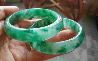 独龙玉和翡翠的区别哪个好一点独龙玉和翡翠的区别哪个好