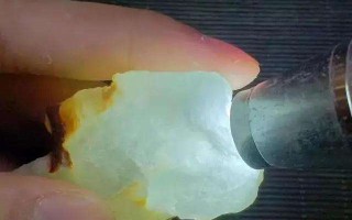 翡翠原石脱皮,和县翡翠原石剥皮