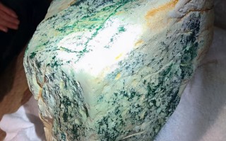 翡翠原石是什么的简单介绍