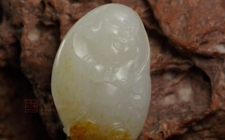 【天一玉器】新疆和田玉白玉黄皮籽料挂件 如意小佛 18克 鉴赏(转载)