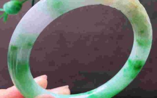 翡翠玉镯翡翠玉镯的价位