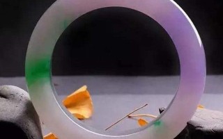 春带彩翡翠手镯好吗春带彩翡翠手镯价值