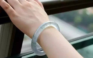 女人为什么要戴翡翠手镯戴翡翠手镯的好处