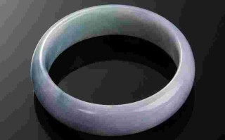 春带绿翡翠的手镯价格,翡翠绿镯子的价格一般多少