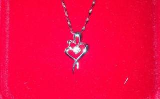 送钻石项链代表什么周六福钻石项链有没有什么标志