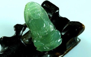 阳绿翡翠吊坠绿观音翡翠吊坠价格