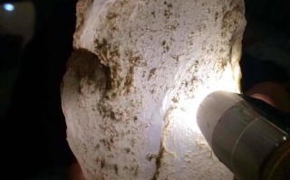 包含烟台玻璃种翡翠原石鉴别方法的词条