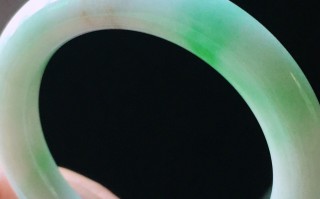 二万多的糯种翡翠手镯,三千的糯种翡翠手镯