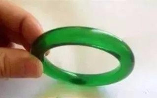 关于清代翡翠多少价格的信息